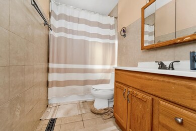 859 Camelot Ct, Crystal Lake, IL 60014 - photo 6