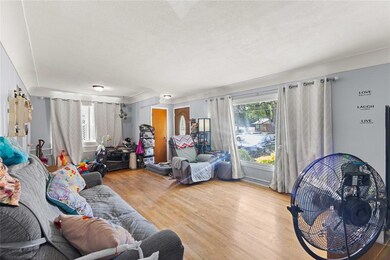 3103 Lawnview Dr, Des Moines, IA 50310 - photo 5