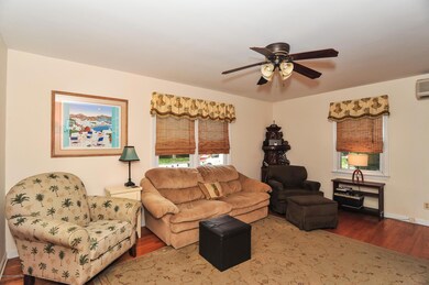 006_Living Room
