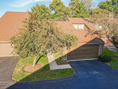 2098 Willowick Square 029
