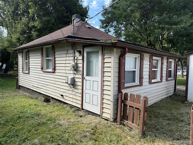 38 E Princeton Ave, Pontiac, MI 48340 - photo 3