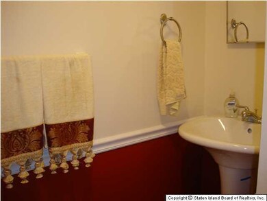 80 Sandywood Ln, Staten Island, NY 10309 - photo 4