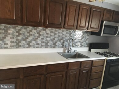 908 Circle Dr, Halethorpe, MD 21227 - photo 6