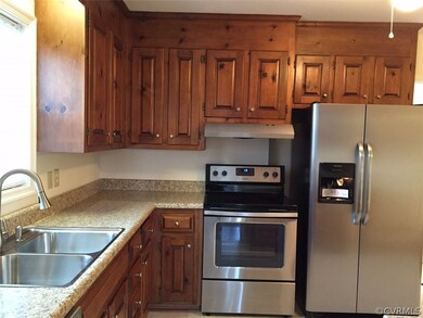 Fully equipped kitchen with a dishwasher