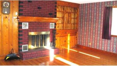 50 Catherine St, Dracut, MA 01826 - photo 2