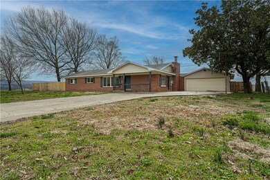611 E Butler, Prairie Grove, AR 72753 - photo 2