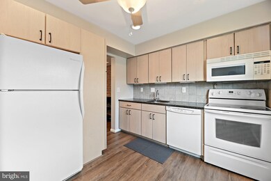 27 Bernadotte Ct, Parkville, MD 21234 - photo 4