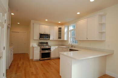 9 Crab Tree Ct unit 26, MerriMacK, NH 03054 - photo 4
