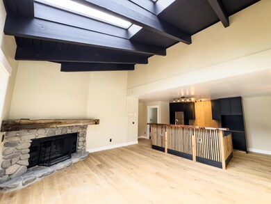 324 Kitchen Living 3/21