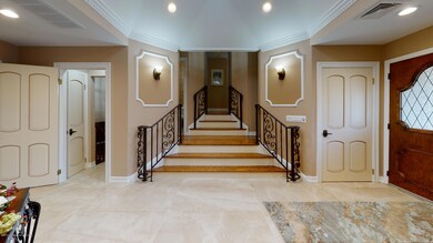 44-Hunt-Lane-Staten-Island-NY-10304-Lobb