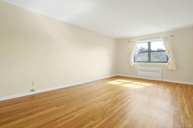 19 Old Mamaroneck Rd unit 6M, White Plains, NY 10605 - photo 7