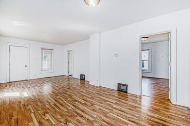 655 N 7th st Livingroom 3