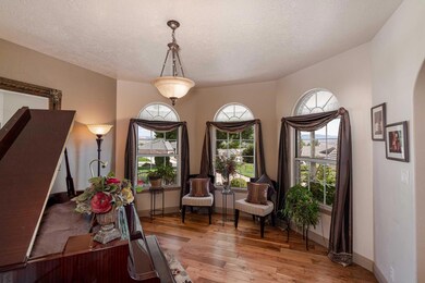 7-Beautiful Bay Window View