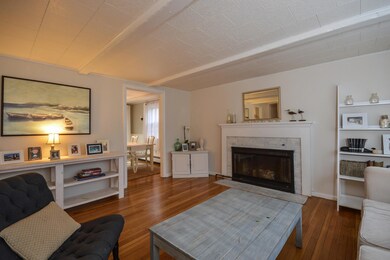 004-Living_Room-3941300-medium