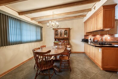 06 Dining Room (Medium)