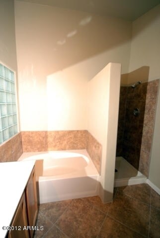Master Bath Seperate Tub/Shower