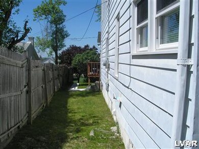 555 Wood St, Emmaus, PA 18049 - photo 2