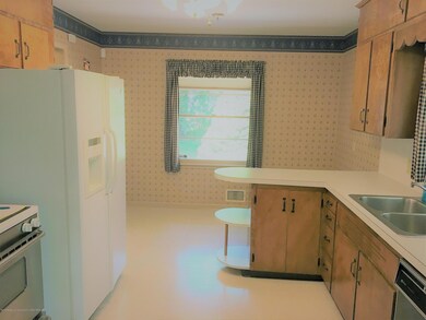 2400 Fairfax Rd, Lansing, MI 48910 - photo 5