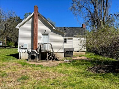 Rear view of the home.