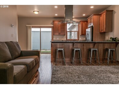 581 Irving Rd, Eugene, OR 97404 - photo 5