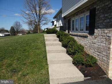 2954 Jefferson Dr, Chambersburg, PA 17201 - photo 5