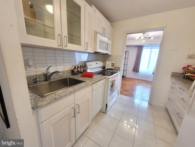 Woodlake Towers III unit 512, Falls Church, VA 22044 - photo 5