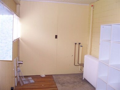 Upper level laundry