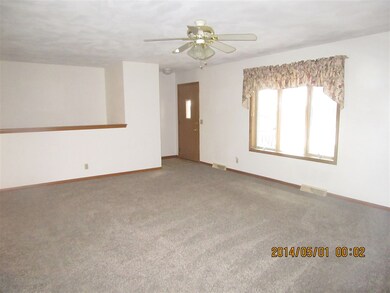 2337 S Oakhill Ave, Janesville, WI 53546 - photo 5