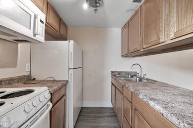 3141 E Cypress St unit 11, Phoenix, AZ 85008 - photo 4