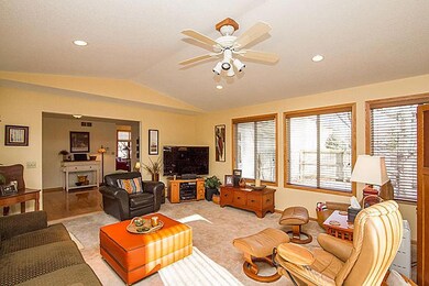 familyroom1_700