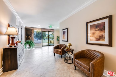 10409 Riverside Dr unit 203, Toluca Lake, CA 91602 - photo 3