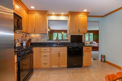 86 Meadowbrook Ln, Holliston, MA 01746 - photo 3