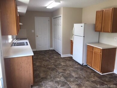 941 Faye St, Statesville, NC 28677 - photo 6