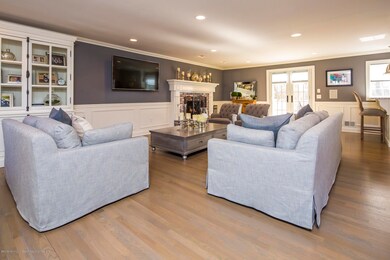 08_Living Room