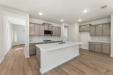 745 Whitman St, New Braunfels, TX 78130 - photo 4