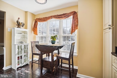 10202 Roberts Common Ln, Burke, VA 22015 - photo 5