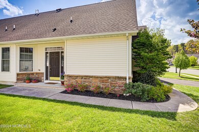 92_Cedar_Village_Blvd_004