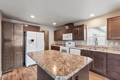 2220 SW Green Ln, Waldport, OR 97394 - photo 4