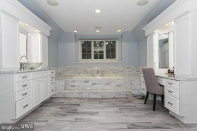 8512 Huntspring Dr, Lutherville Timonium, MD 21093 - photo 4