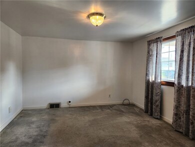 511 Linden St, Vandergrift, PA 15690 - photo 3