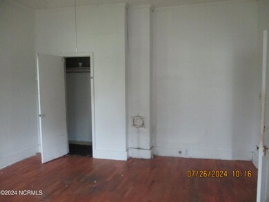 113 Reddick bdrm1-2