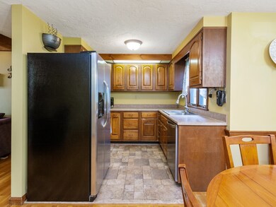 16 Seneca St, Shrewsbury, MA 01545 - photo 7