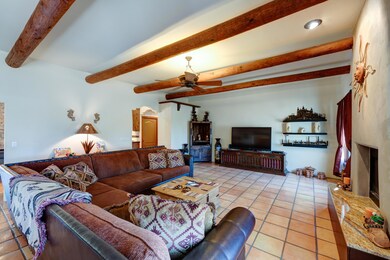 004_Living Room