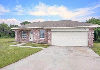 501 Valleyridge Ct, Decatur, TX 76234 - photo 2