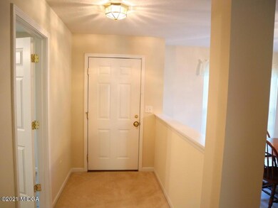 4 Foyer