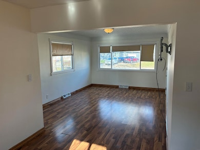 1114 Eleanor Dr, Waterloo, IA 50701 - photo 4