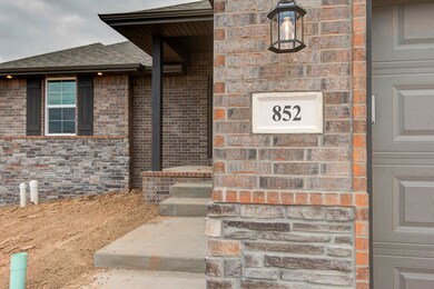 852 E Acacia