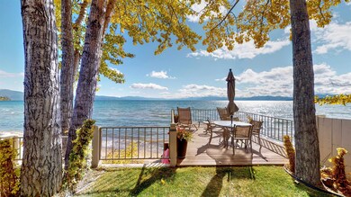 Lakeviews, steps to the beach with private lawn an