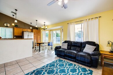 Family & Breakfast Rooms