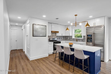 6544-Columbus-Cir-8-Kitchen-Modern-0